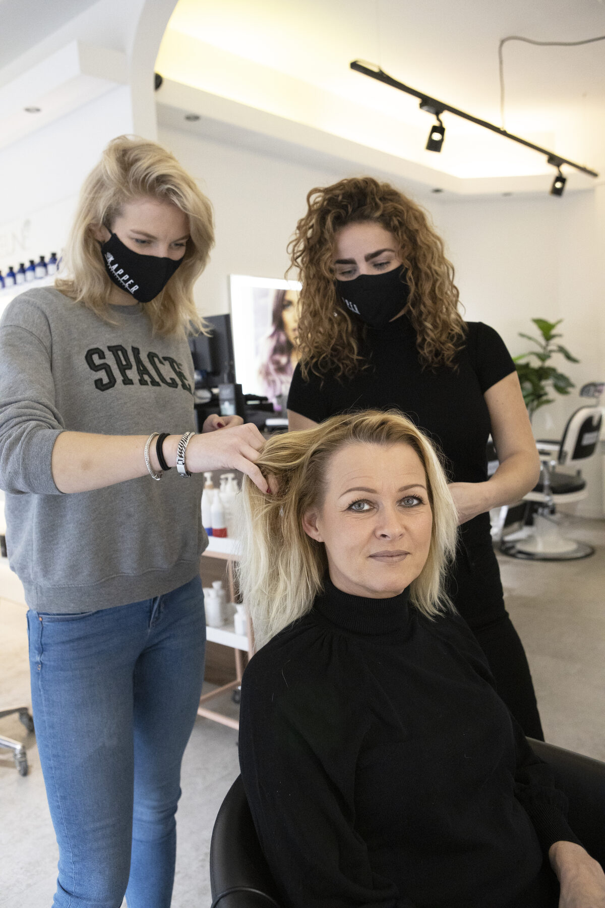 Kleurbehandeling in de salon
